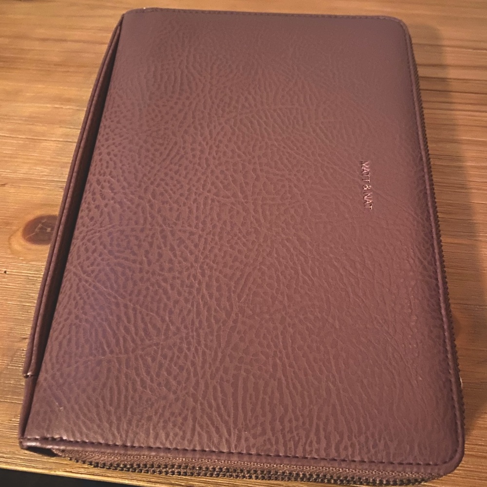 ***MAKE ME AN OFFER*** Purging!
MATT & NAT | Felix Vegan Organizer Planner